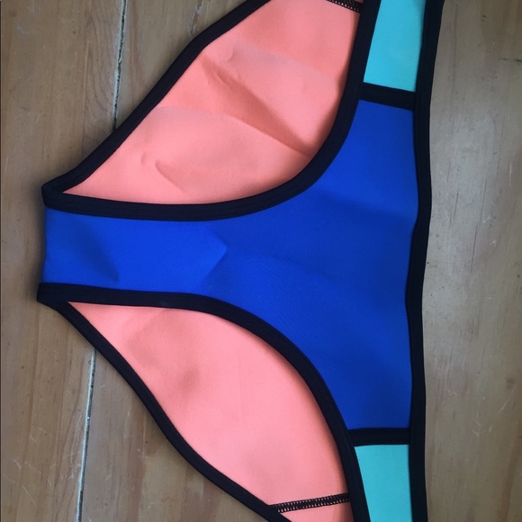 Authentic triangl swimsuit - Picture 4 of 5